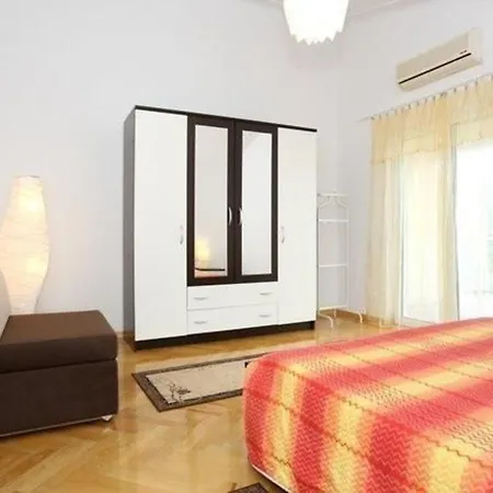 Ferienapartment Mit Balkon Fuer Fuenf Personen 아파트