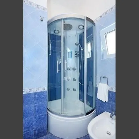 Ferienapartment Mit Balkon Fuer Fuenf Personen 아파트