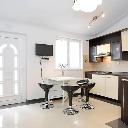 Ferienapartment Mit Balkon Fuer Fuenf Personen * 고르니 카린